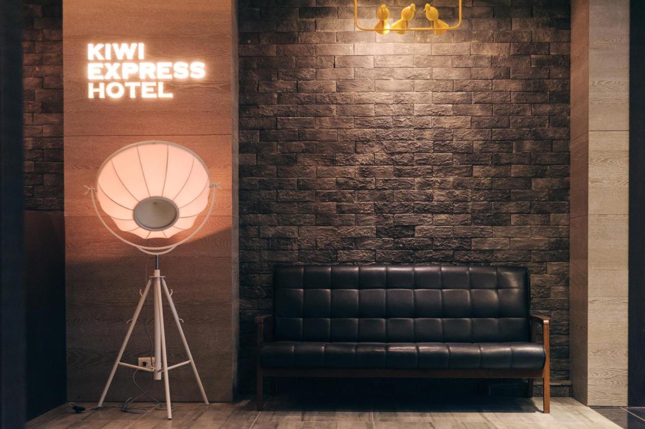 Kiwi Express Hotel-Taichung Station II Eksteriør bilde